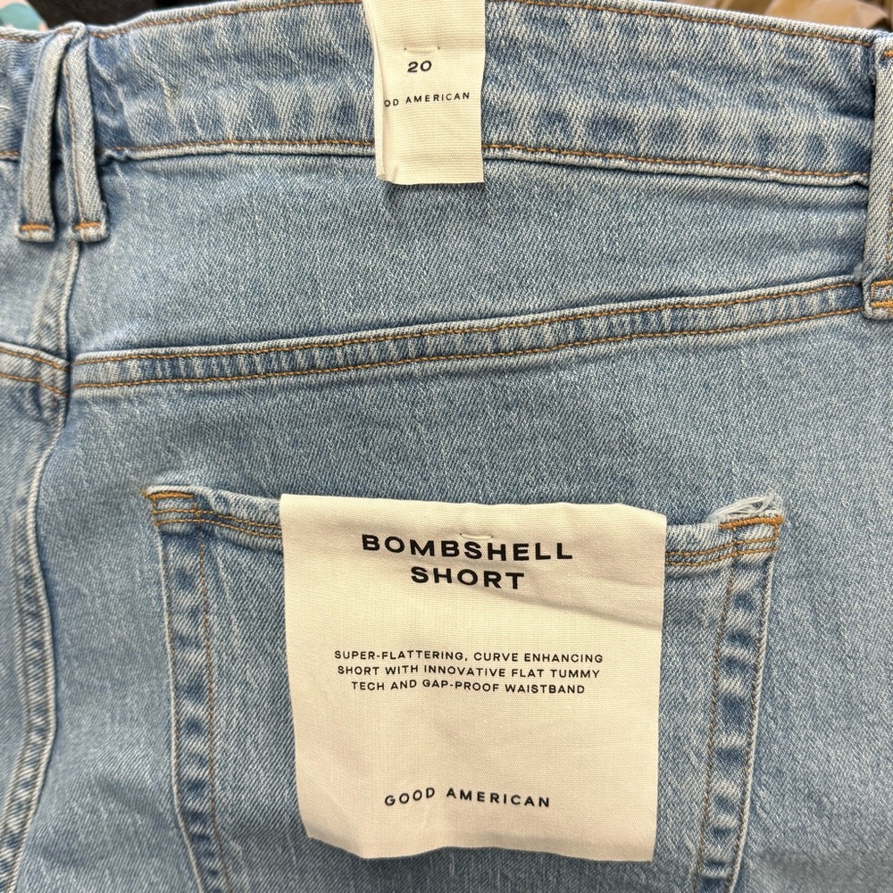 Good American‎ Bombshell High Rise Exposed Button Front Shorts New Size 20 - Picture 11 of 12
